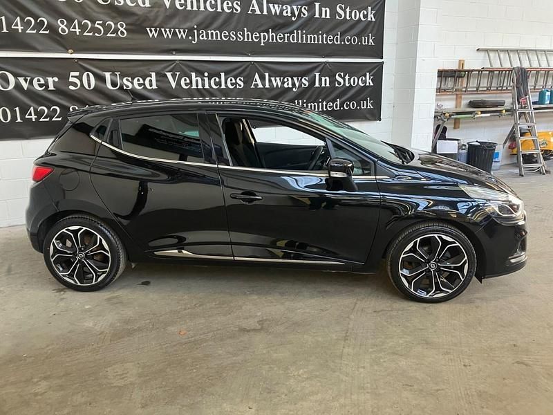 Used Renault Clio IV Iconic 90 HP (66 kW) 2019 Black Hatchback