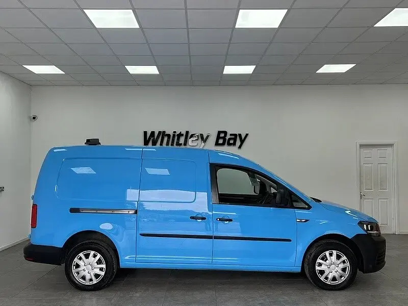 Used VW Caddy Maxi Startline 102 HP (75 kW) 2015 Blue MPV