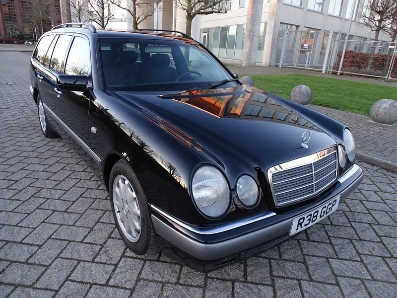 Used Mercedes E300 Elegance 1998 Black Estate