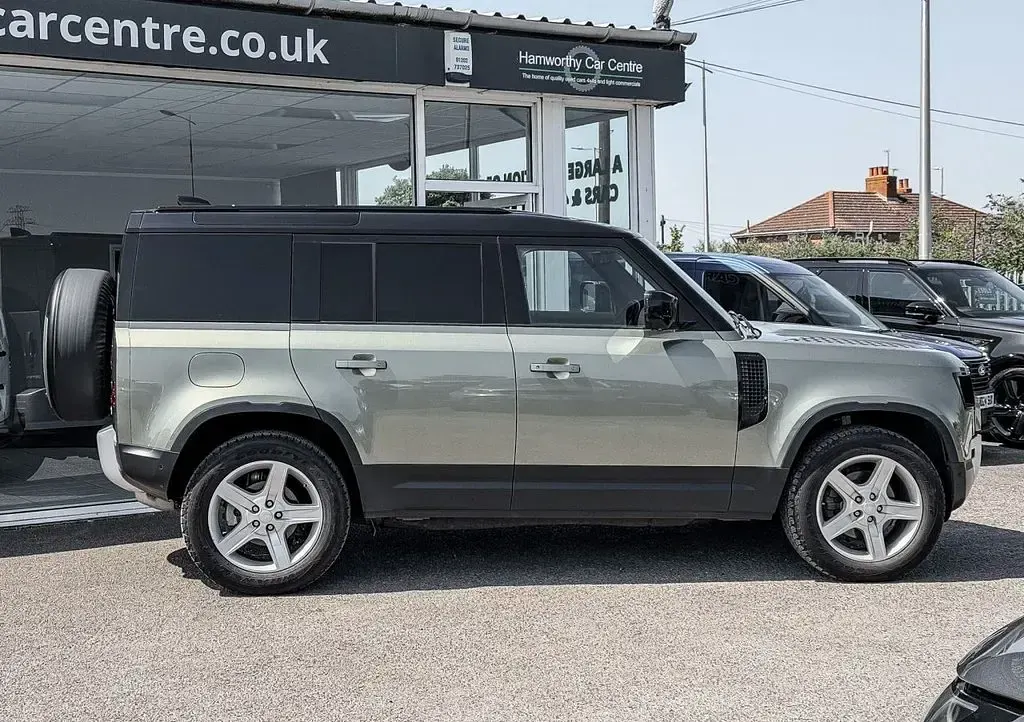 Used Land Rover Defender SE 250 HP (183 kW) 2021 Green SUV