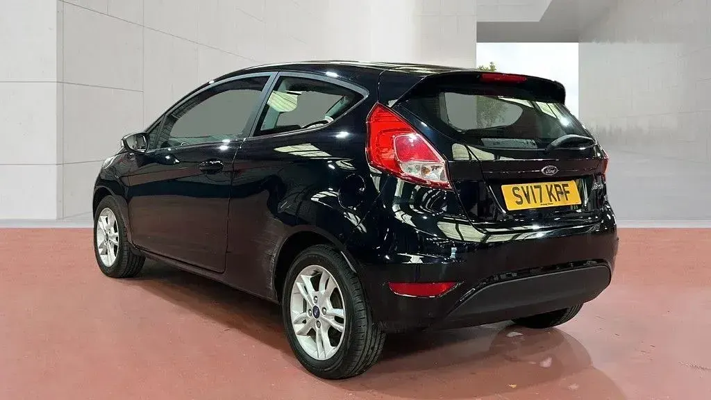 Usado Ford Fiesta Zetec 82 CV (60 kW) 2017 Negro Utilitario
