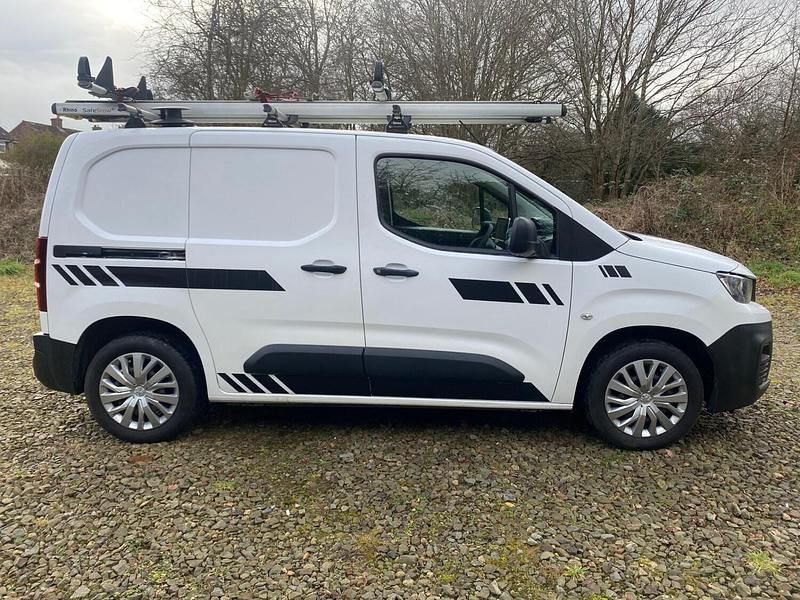 Used Peugeot Partner 2020 White MPV