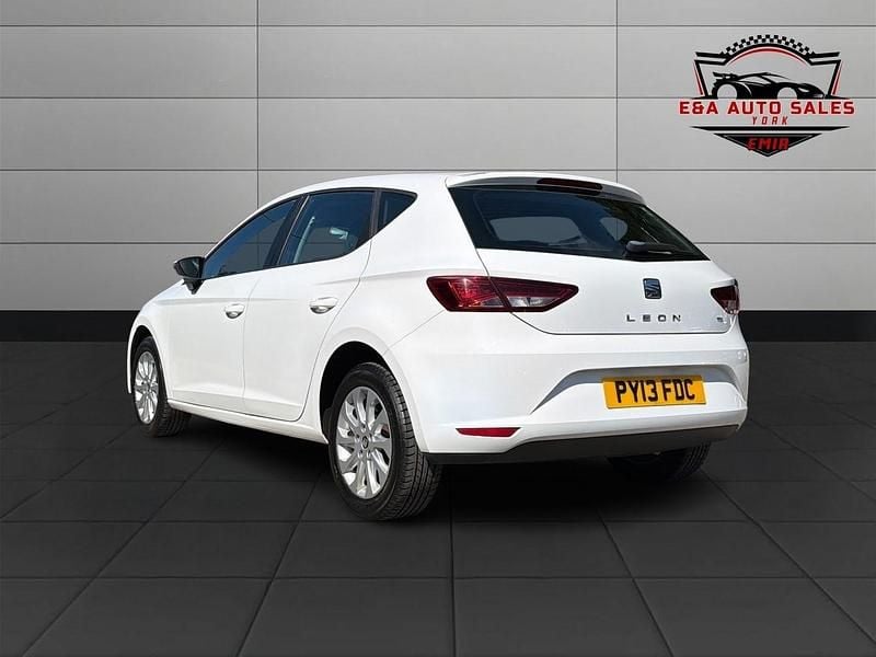 Used Seat Leon SE 105 HP (77 kW) 2013 White Hatchback