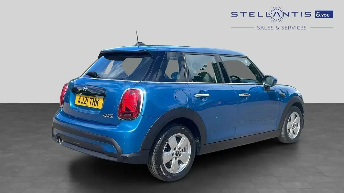 Usado Mini Cooper Classic 134 CV (98 kW) 2021 Azul Utilitario