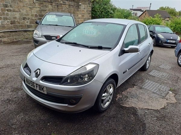 Silver Used 2006 Renault Clio II Dynamique Hatchback | £1,395 (Fair price) - Image 1/1