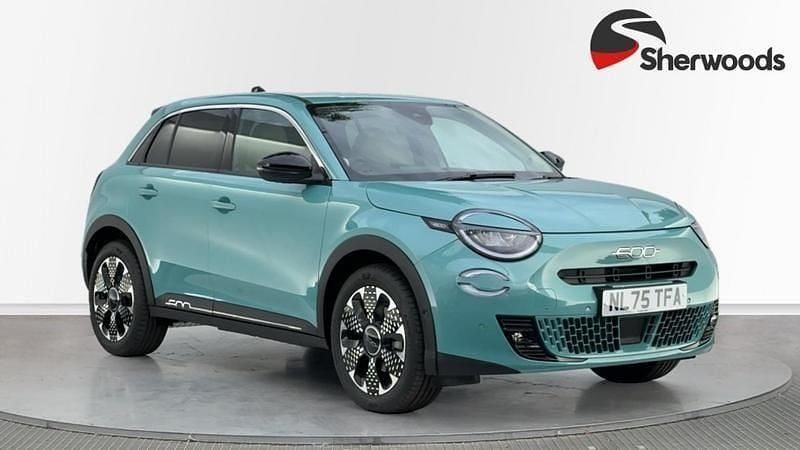 Blue sky itly New 2025 Fiat 600E La Prima SUV | £26,999 (A bit pricey) - Image 1/4