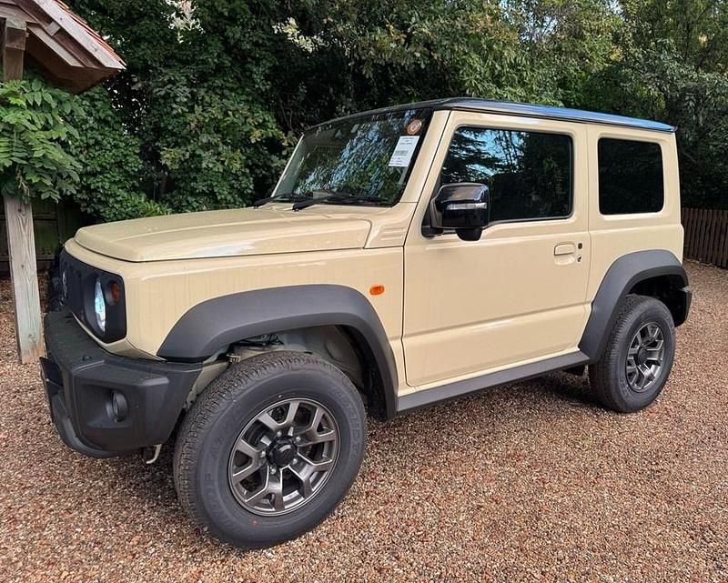 Używany Suzuki Jimny SZ5 101 KM (74 kW) 2024 Czarny SUV