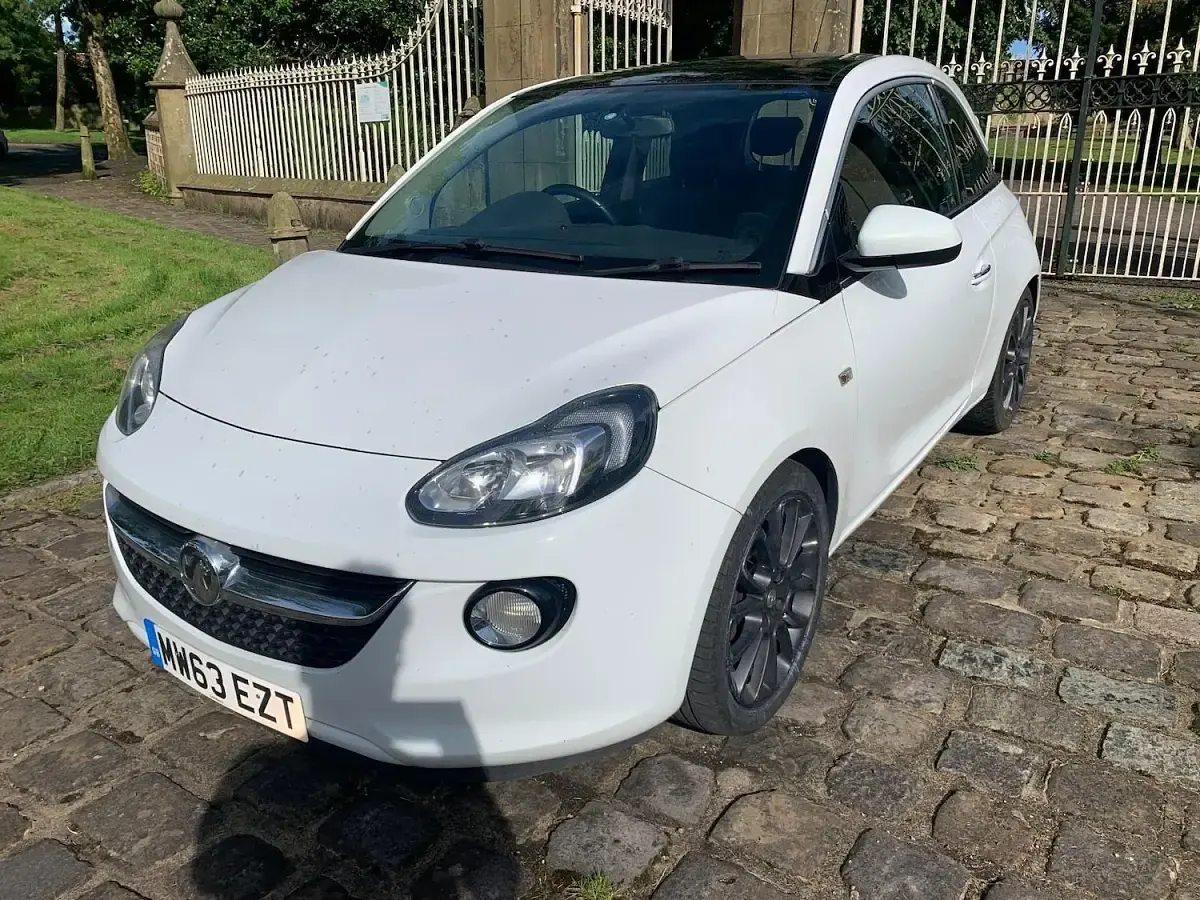 Used Vauxhall Adam Glam 70 HP (51 kW) 2014 White Hatchback