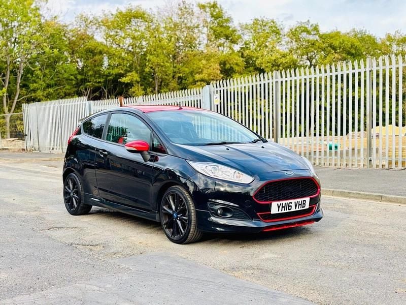Black Used 2016 Ford Fiesta Zetec Hatchback | £3,295 (Good price) - Image 1/4