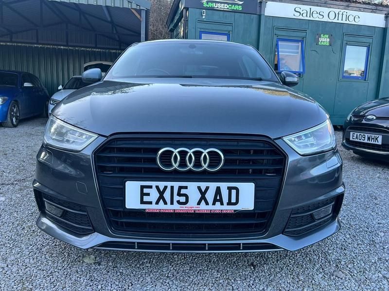 Usado Audi A1 S-Line 125 HP (91 kW) 2015 Cinzento Citadino