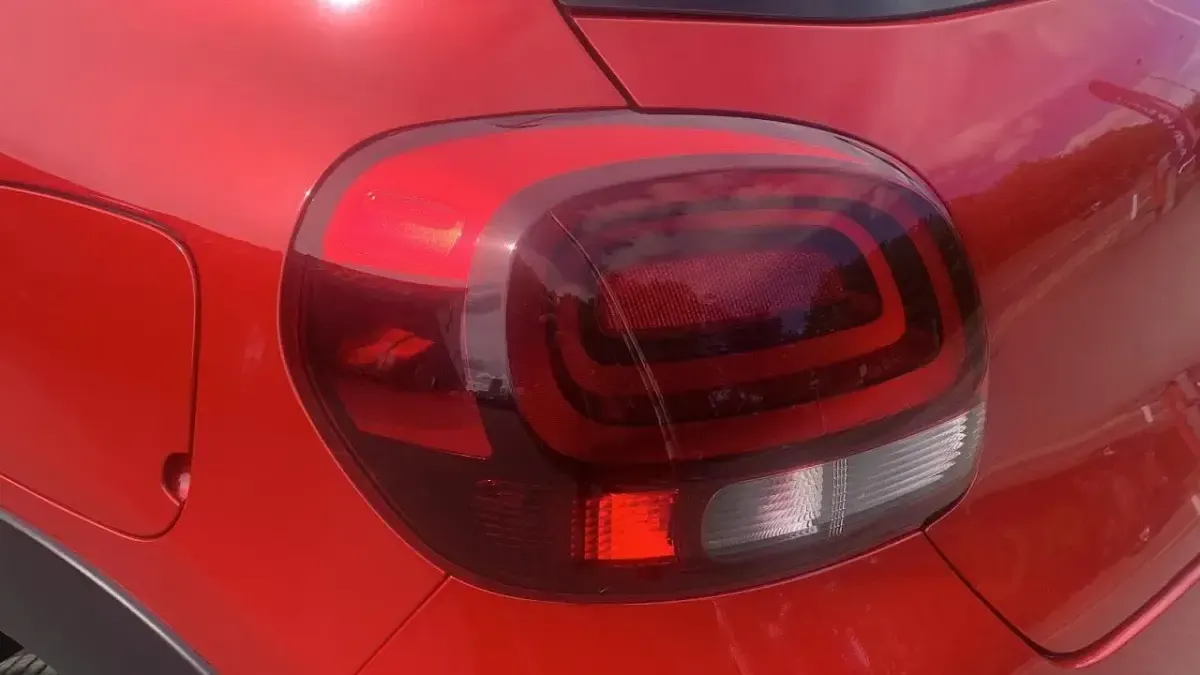 Begagnad Citroën C3 PureTech 108 HK (79 kW) 2024 Röd Halvkombi