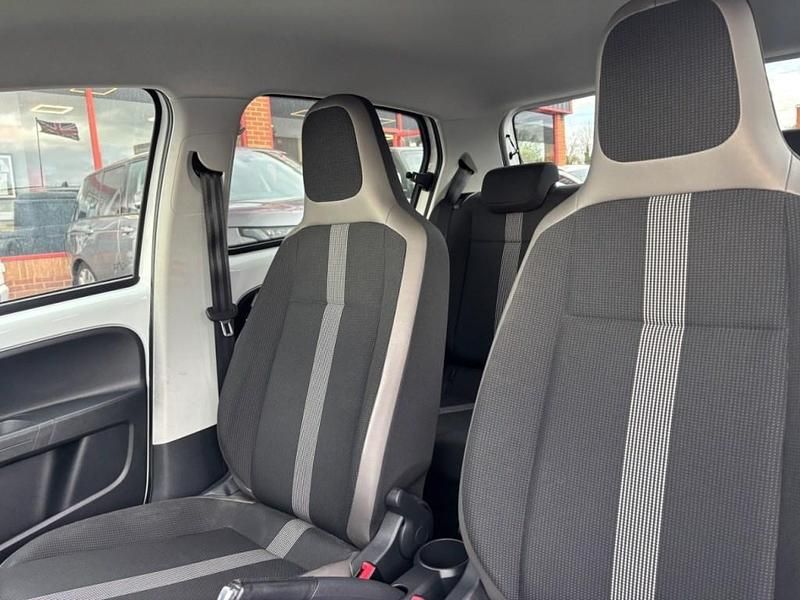 Begagnad VW up! high up! 75 HK (55 kW) 2018 Vit Halvkombi