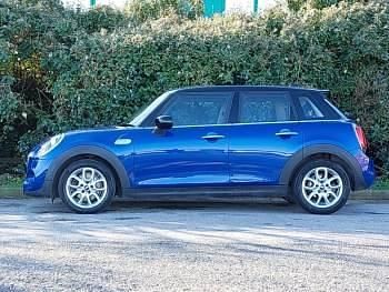 Używany Mini Cooper S Classic 192 KM (141 kW) 2020 Niebieski Hatchback