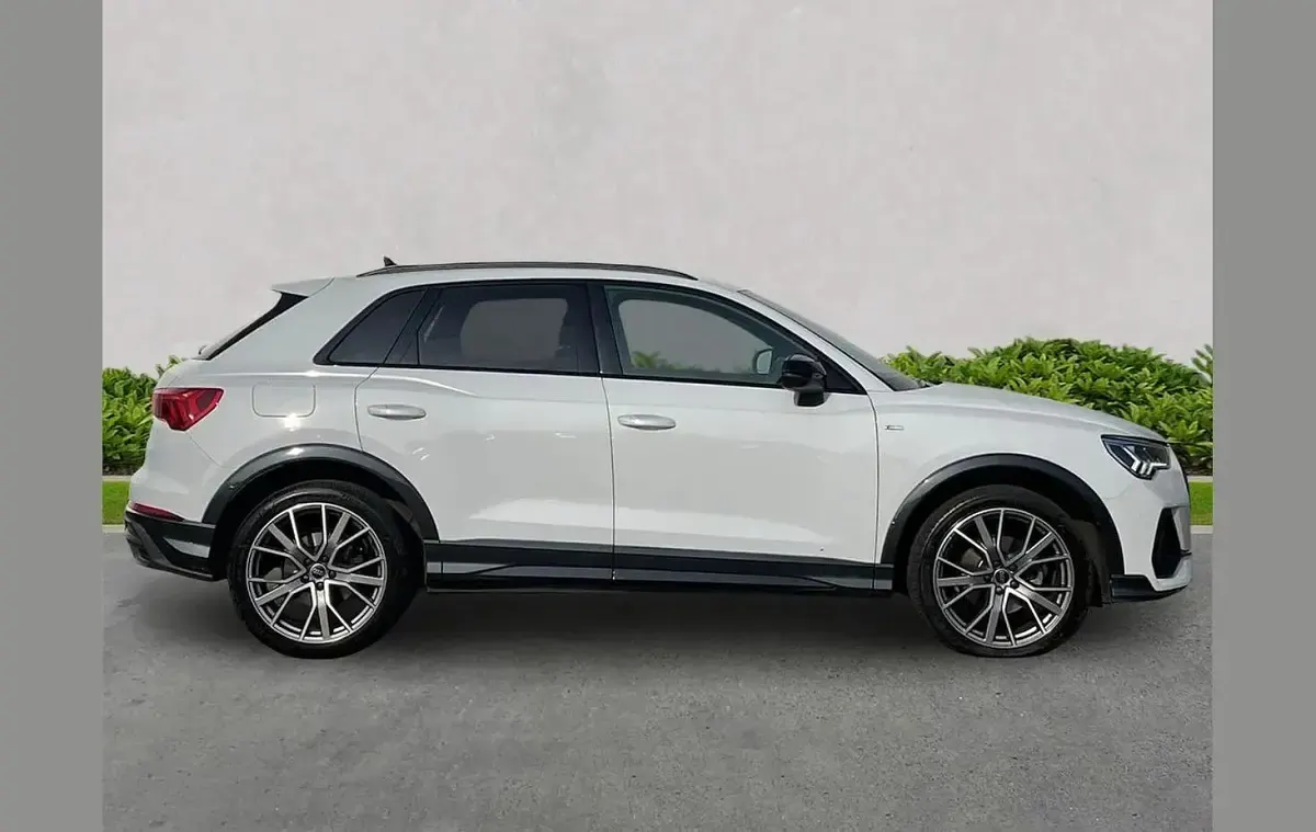 Begagnad Audi Q3 Black Edition 150 HK (110 kW) 2025 Vit SUV
