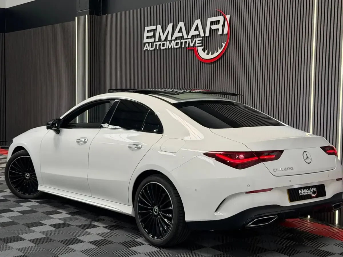 Begagnad Mercedes CLA200 AMG line 2024 Vit Sportkupé