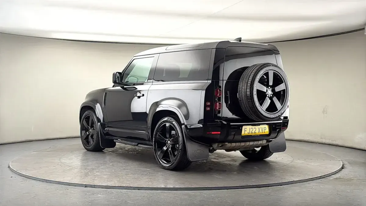 Używany Land Rover Defender S 400 KM (294 kW) 2022 Czarny SUV