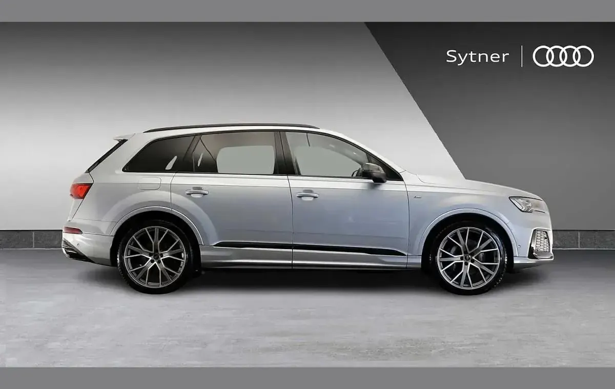 Used Audi Q7 Comfort 281 HP (206 kW) 2023 Silver SUV