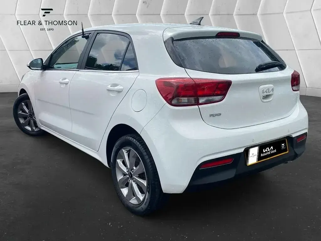 Used Kia Rio 2023 White Hatchback