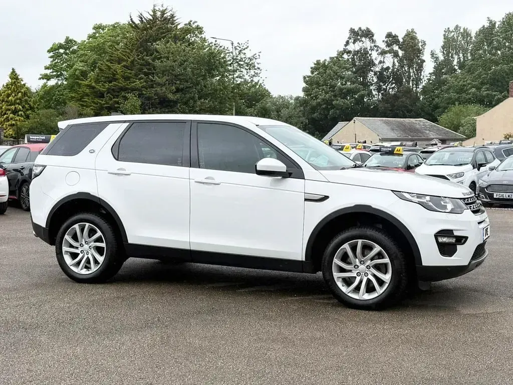Used Land Rover Discovery Sport SE 2019 White SUV