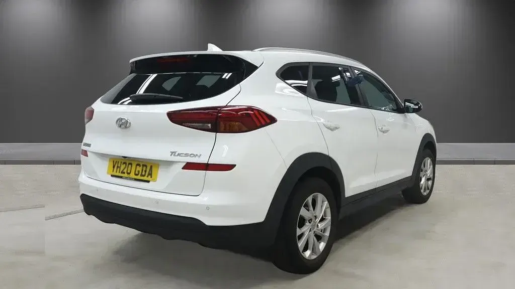 Used Hyundai Tucson SE 132 HP (97 kW) 2020 White SUV