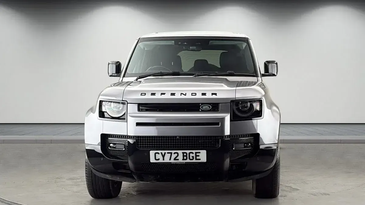 Used Land Rover Defender SE Dynamic 250 HP (183 kW) 2022 Eiger grey SUV