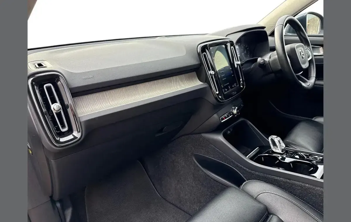Used Volvo XC40 Inscription 187 HP (137 kW) 2018 Blue SUV