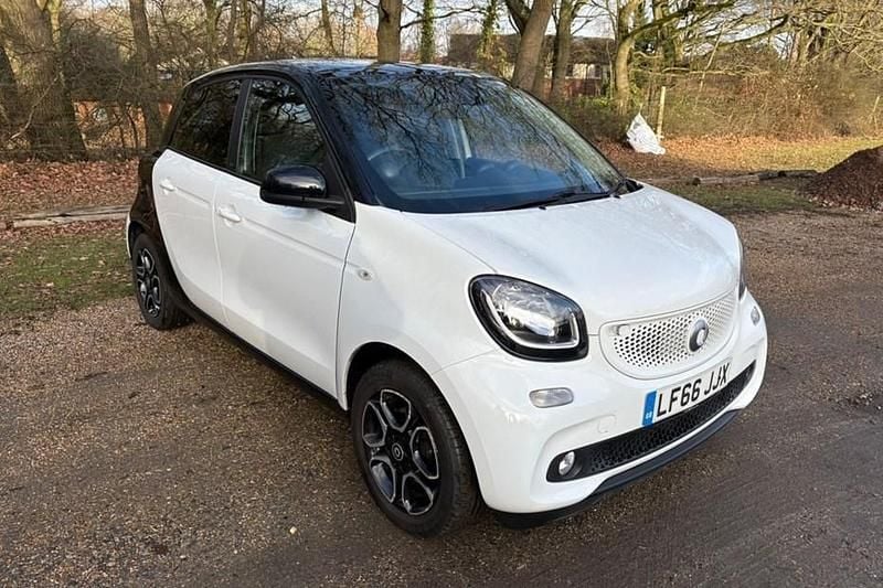 White Used 2016 Smart ForFour Premium Hatchback | £5,990 (Good price) - Image 1/1