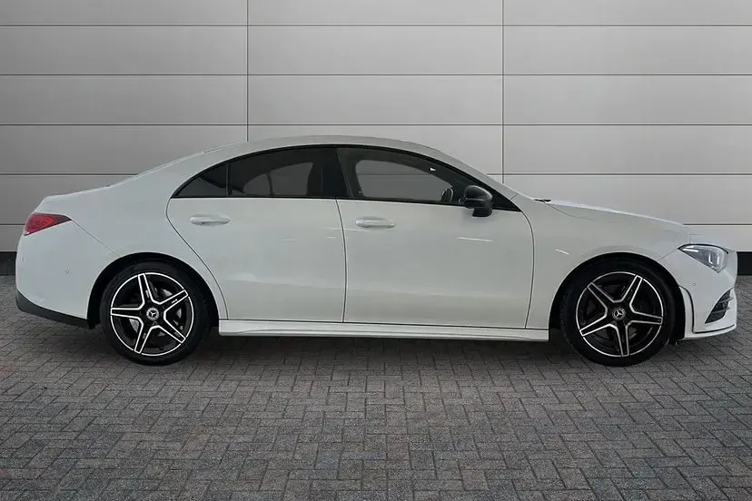 Used Mercedes CLA200 Executive 163 HP (119 kW) 2023 Digital white Sedan