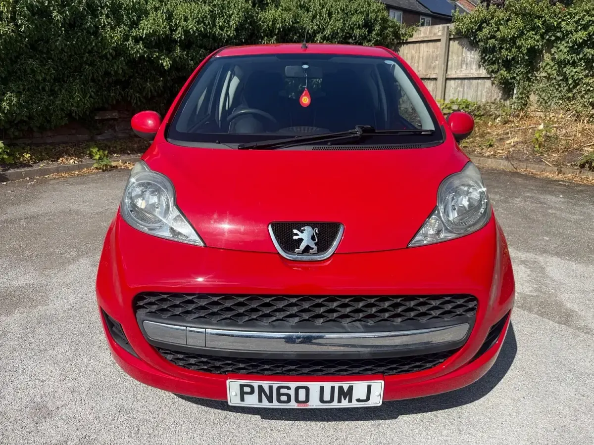 Used Peugeot 107 68 HP (50 kW) 2010 Red Hatchback