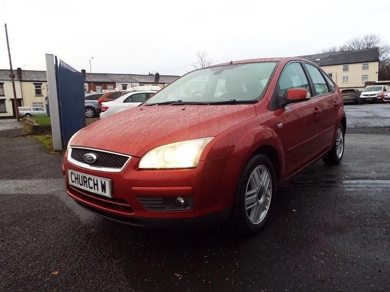 Used Ford Focus Ghia 99 HP (72 kW) 2007 Red Hatchback
