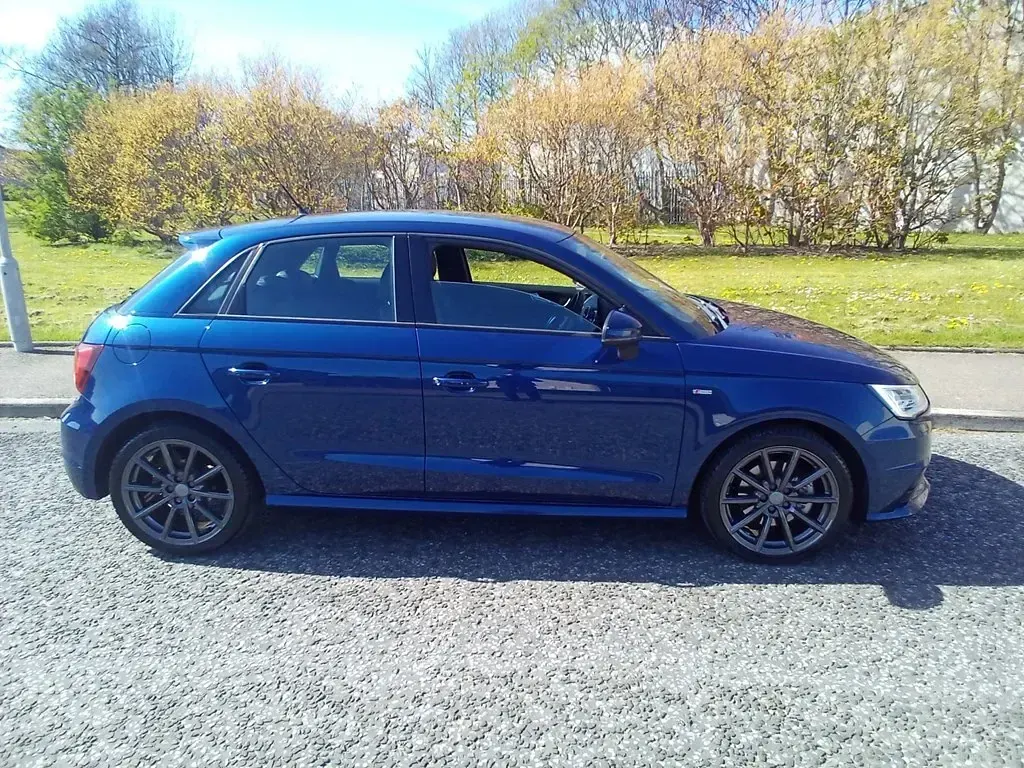 Begagnad Audi A1 S-Line 2016 Blå Halvkombi