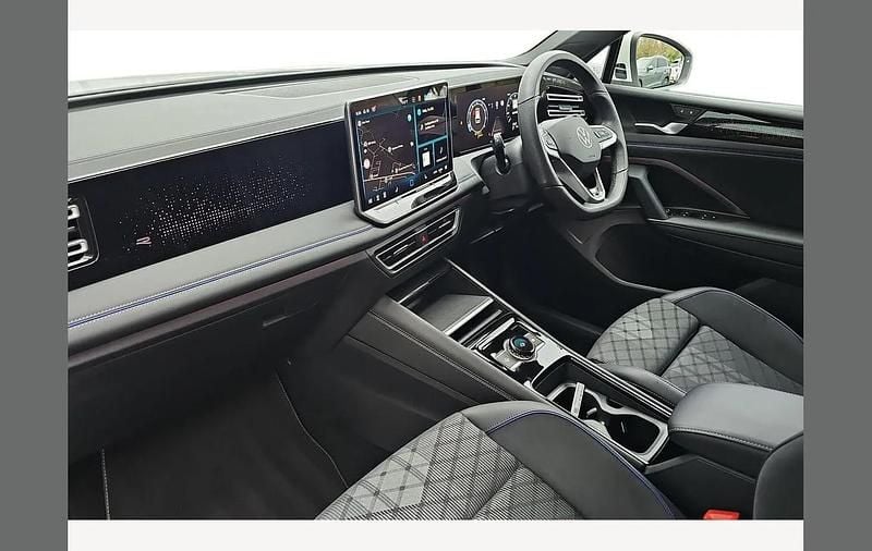 Used VW Tiguan R-line 148 HP (108 kW) 2025 White SUV