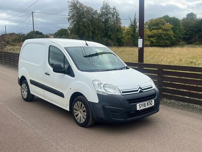 Usado Citroën Berlingo 90 HP (66 kW) 2016 Branco Monovolume