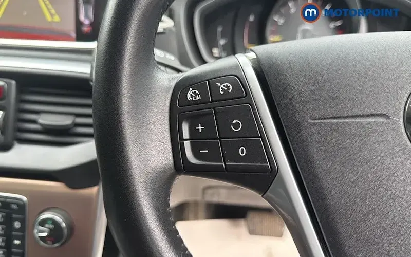 Used Volvo V40 Pro 152 HP (111 kW) 2018 Red Hatchback
