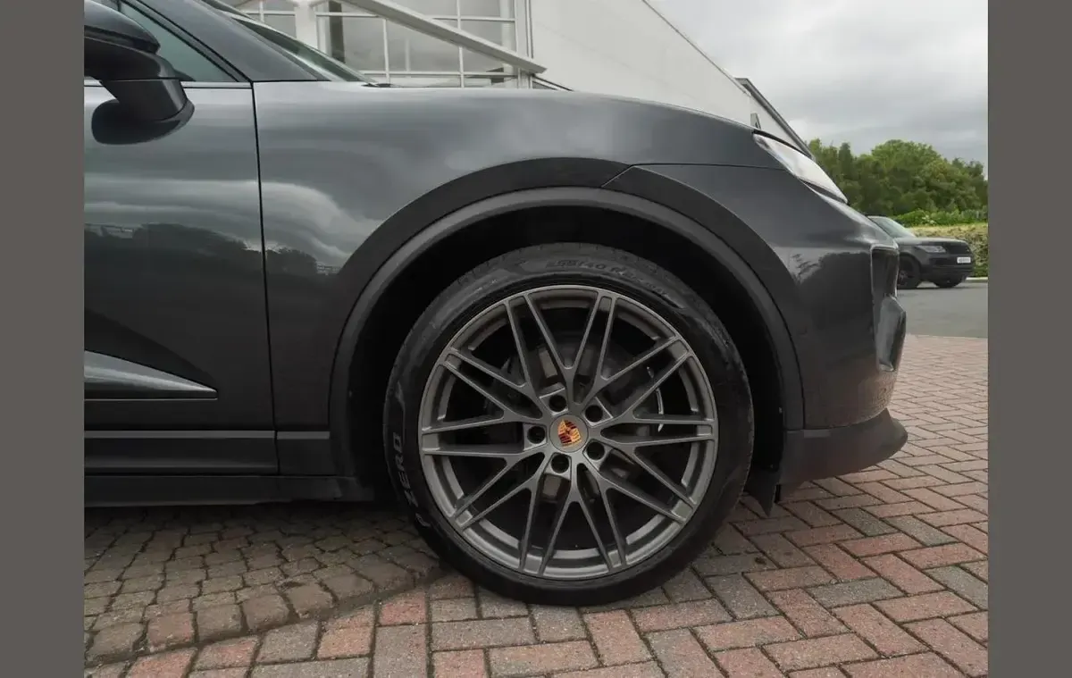 Used Porsche Macan 294 kW (401 HP) 2024 Grey SUV