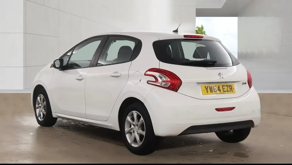 Second-hand Peugeot 208 Active 82 CP (60 kW) 2015 Alb Hatchback