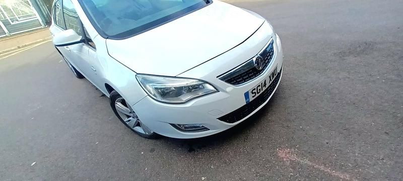 Used Vauxhall Astra SRi 2014 White Hatchback