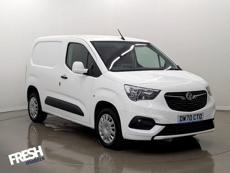 White Used 2021 Vauxhall Combo Sportive MPV | £8,490 (Good price) - Image 1/4