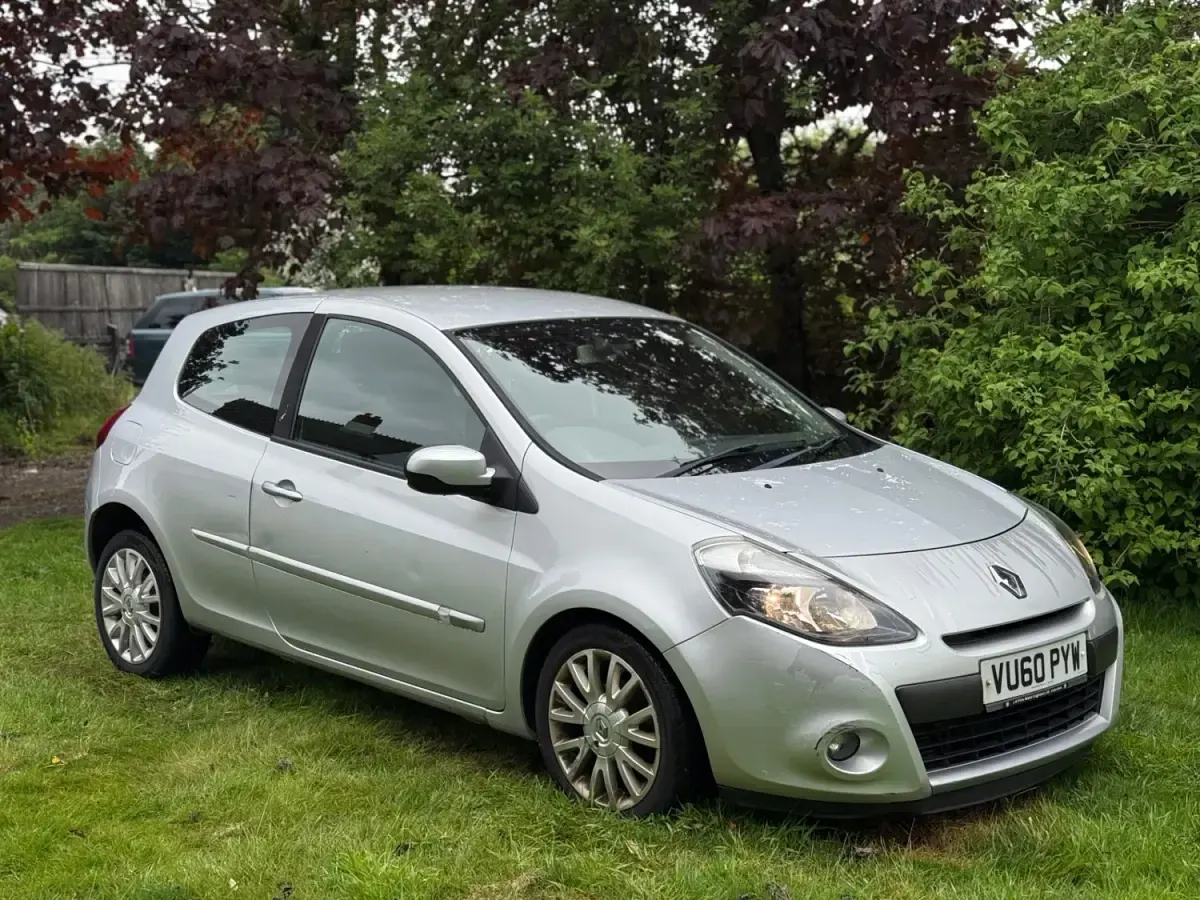 Używany Renault Clio II Dynamique 2010 Srebrny Hatchback