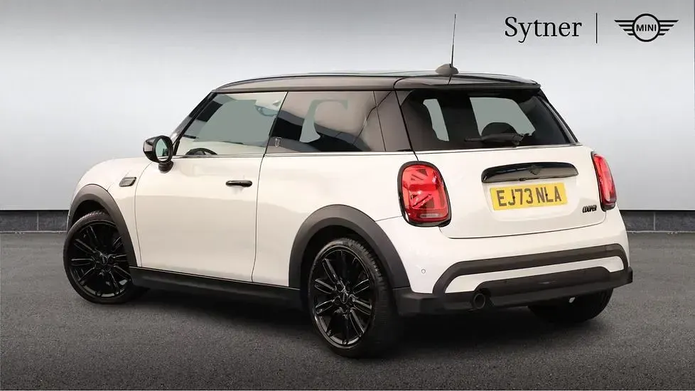 Used Mini Cooper Exclusive 134 HP (98 kW) 2023 White Hatchback