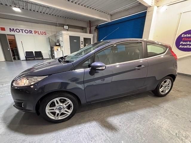Used Ford Fiesta Zetec 100 HP (73 kW) 2014 Grey Hatchback