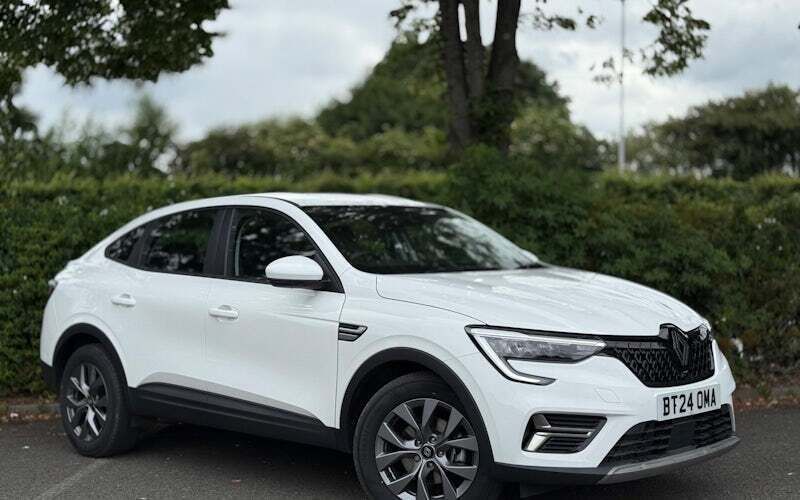 Solid glacier white Used 2024 Renault Arkana Evolution SUV | £18,441 (Super price) - Image 1/3