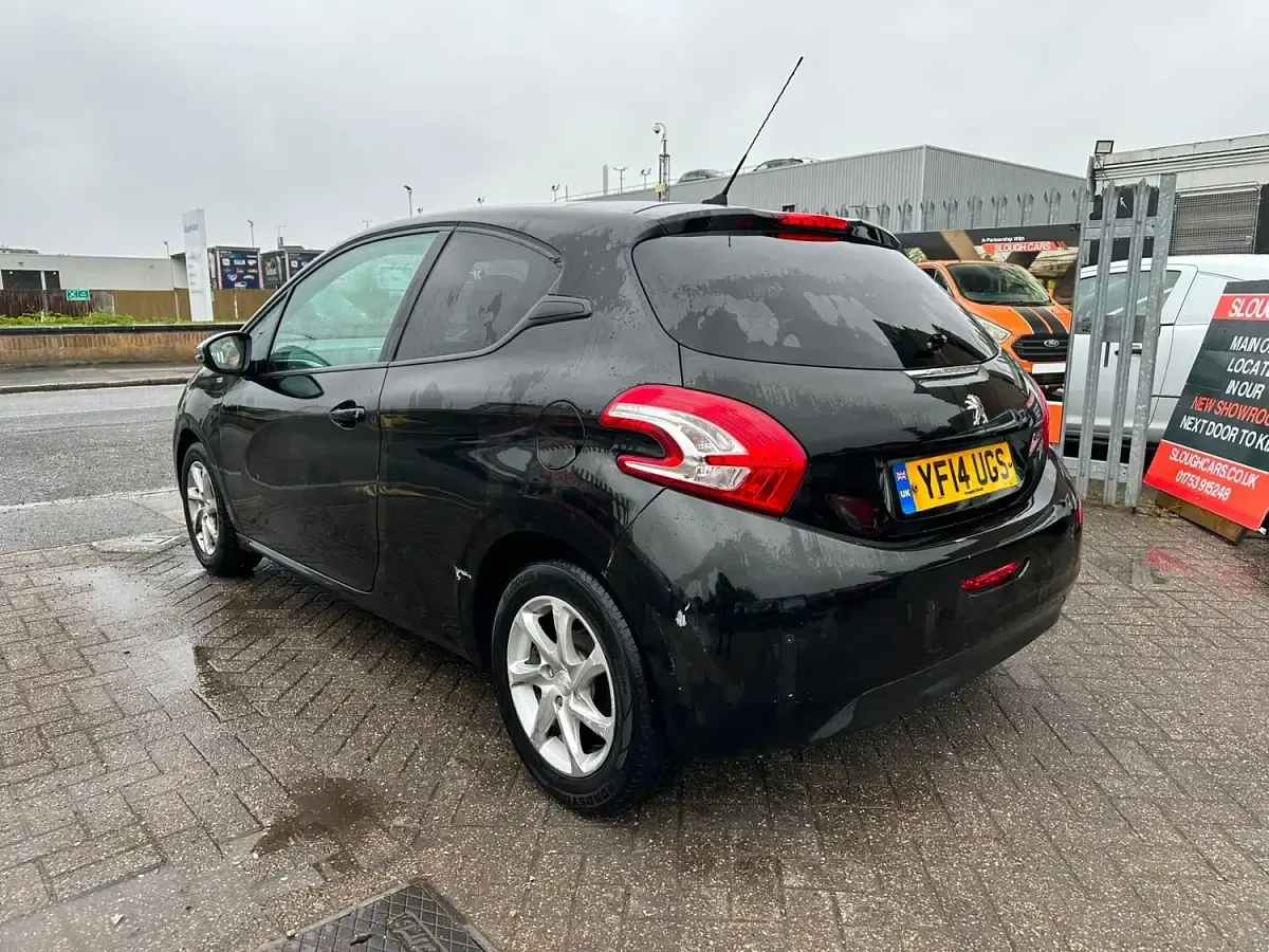 Used Peugeot 208 Style 82 HP (60 kW) 2014 Black Hatchback