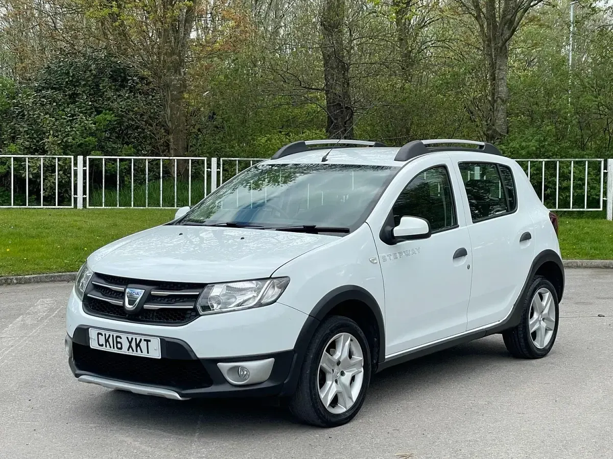 Used Dacia Sandero Lauréate 2016 White Hatchback