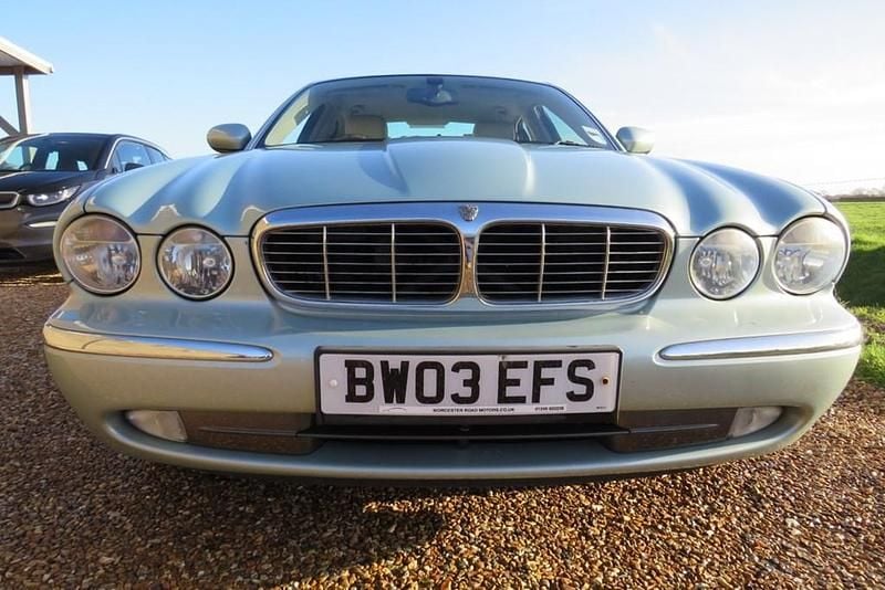 Używany Jaguar XJ6 SE 2003 Srebrny Sedan/Limuzyna