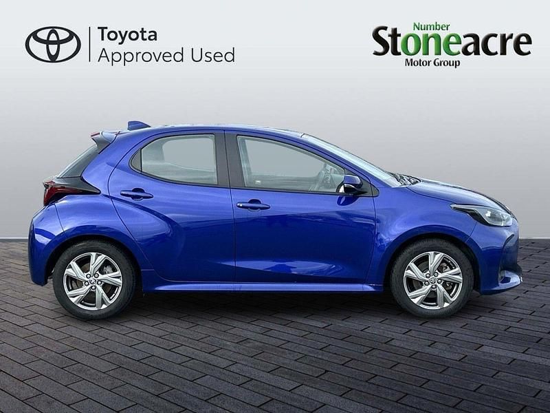 Used Toyota Yaris Hybrid 116 HP (85 kW) 2024 Blue Hatchback
