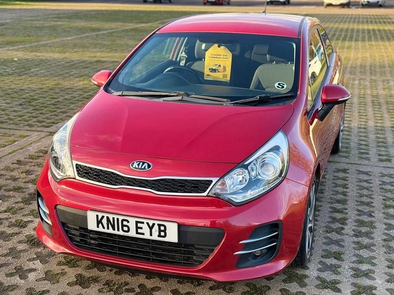 Used Kia Rio 109 HP (80 kW) 2016 Red Hatchback