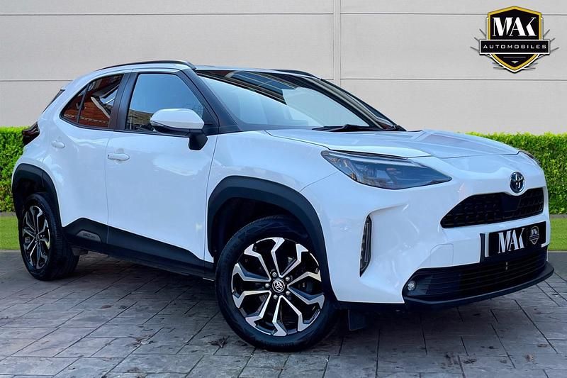 Used Toyota Yaris Hybrid Design 2023 White Hatchback