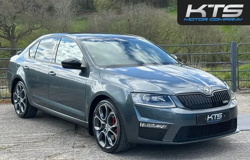 Used Skoda Octavia vRS 220 HP (161 kW) 2015 Grey Estate