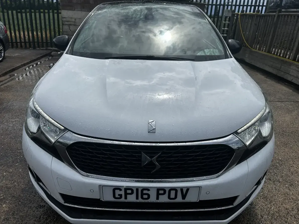 Used DS Automobiles DS4 Prestige 130 HP (95 kW) 2016 White Hatchback
